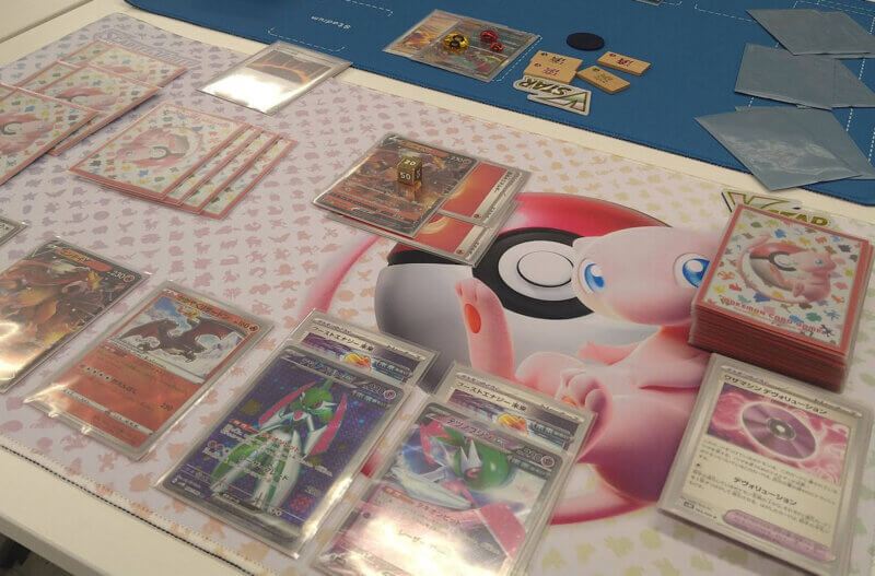 ポケモンカードで対戦中の様子（テツノブジンexデッキ）